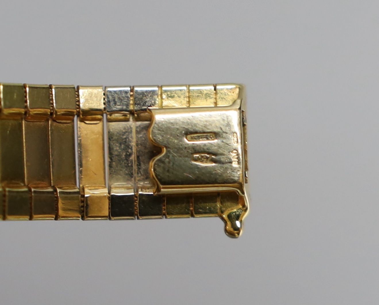 A modern Italian three colour 18ct gold bracelet, 19cm